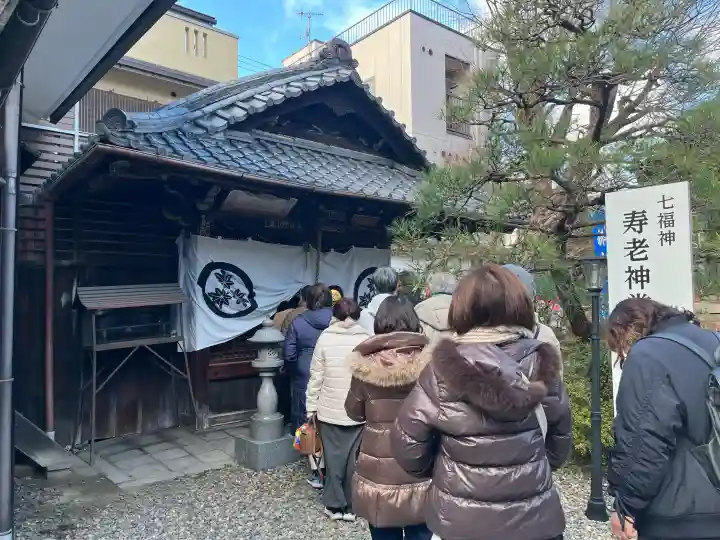 行願寺(革堂)の{uncategorized: "未分類", other: "その他", undefined: "問題あり", building: "その他建物", grave: "お墓", sacred_gate: "鳥居", guardian: "狛犬", statue: "像", buddha: "仏像", history: "歴史", nature: "自然", garden: "庭園", animal: "動物", pagoda: "塔", temizu: "手水舎", mountain_gate: "山門・神門", sanctuary: "本殿・本堂", subordinate: "末社・摂社", art: "芸術", scenery: "景色", jizo: "地蔵", ema: "絵馬", goshuin: "御朱印", omikuji: "おみくじ", items: "授与品その他", amulet: "お守り", goshuincho: "御朱印帳", eats: "食事", festival: "お祭り", votive_dance: "神楽", shichigosan: "七五三参", wedding: "結婚式", experience: "体験その他", initially: "初詣", around: "周辺", anti_infection: "感染症対策"}