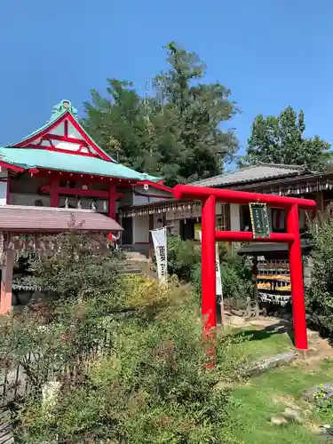 差出磯大嶽山神社 仕事と健康と厄よけの神さまの鳥居