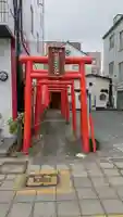 紋三郎稲荷神社の鳥居
