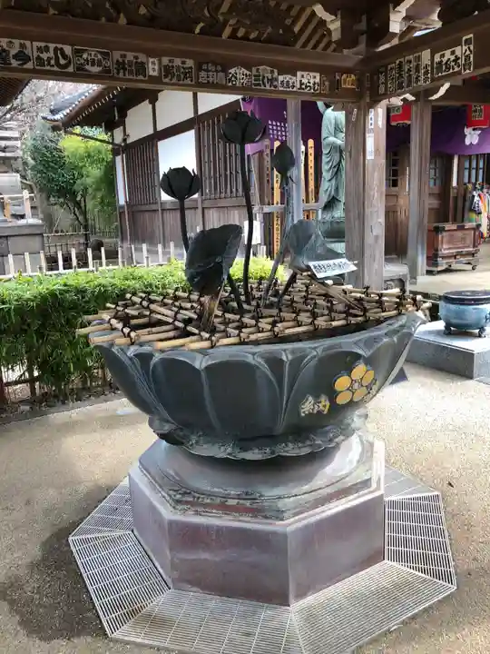 新井薬師(梅照院)の手水舎