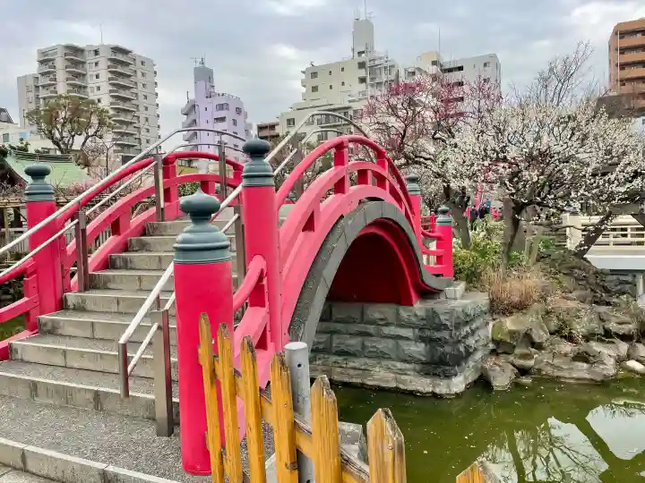 亀戸天神社の{uncategorized: "未分類", other: "その他", undefined: "問題あり", building: "その他建物", grave: "お墓", sacred_gate: "鳥居", guardian: "狛犬", statue: "像", buddha: "仏像", history: "歴史", nature: "自然", garden: "庭園", animal: "動物", pagoda: "塔", temizu: "手水舎", mountain_gate: "山門・神門", sanctuary: "本殿・本堂", subordinate: "末社・摂社", art: "芸術", scenery: "景色", jizo: "地蔵", ema: "絵馬", goshuin: "御朱印", omikuji: "おみくじ", items: "授与品その他", amulet: "お守り", goshuincho: "御朱印帳", eats: "食事", festival: "お祭り", votive_dance: "神楽", shichigosan: "七五三参", wedding: "結婚式", experience: "体験その他", initially: "初詣", around: "周辺", anti_infection: "感染症対策"}