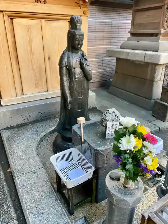 とげぬき地蔵尊 高岩寺の{uncategorized: "未分類", other: "その他", undefined: "問題あり", building: "その他建物", grave: "お墓", sacred_gate: "鳥居", guardian: "狛犬", statue: "像", buddha: "仏像", history: "歴史", nature: "自然", garden: "庭園", animal: "動物", pagoda: "塔", temizu: "手水舎", mountain_gate: "山門・神門", sanctuary: "本殿・本堂", subordinate: "末社・摂社", art: "芸術", scenery: "景色", jizo: "地蔵", ema: "絵馬", goshuin: "御朱印", omikuji: "おみくじ", items: "授与品その他", amulet: "お守り", goshuincho: "御朱印帳", eats: "食事", festival: "お祭り", votive_dance: "神楽", shichigosan: "七五三参", wedding: "結婚式", experience: "体験その他", initially: "初詣", around: "周辺", anti_infection: "感染症対策"}