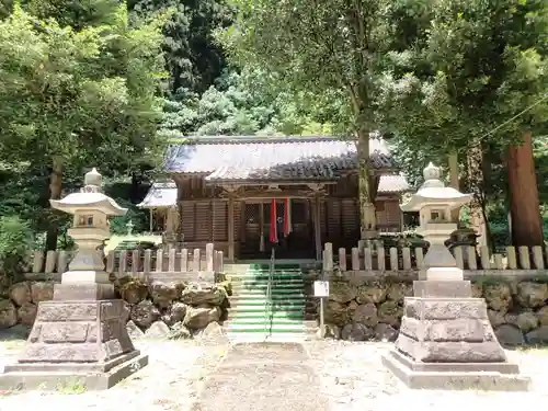 雷神社の本殿