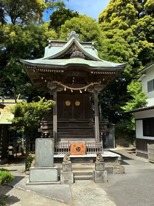 貴船神社の{uncategorized: "未分類", other: "その他", undefined: "問題あり", building: "その他建物", grave: "お墓", sacred_gate: "鳥居", guardian: "狛犬", statue: "像", buddha: "仏像", history: "歴史", nature: "自然", garden: "庭園", animal: "動物", pagoda: "塔", temizu: "手水舎", mountain_gate: "山門・神門", sanctuary: "本殿・本堂", subordinate: "末社・摂社", art: "芸術", scenery: "景色", jizo: "地蔵", ema: "絵馬", goshuin: "御朱印", omikuji: "おみくじ", items: "授与品その他", amulet: "お守り", goshuincho: "御朱印帳", eats: "食事", festival: "お祭り", votive_dance: "神楽", shichigosan: "七五三参", wedding: "結婚式", experience: "体験その他", initially: "初詣", around: "周辺", anti_infection: "感染症対策"}
