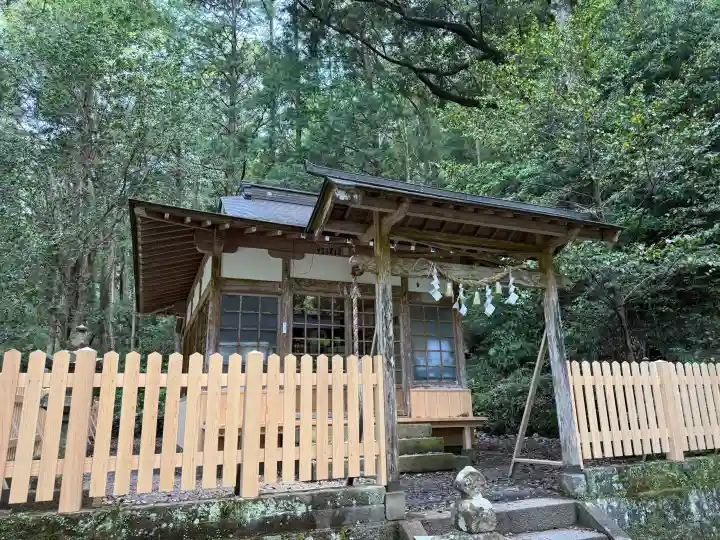 滝尻王子宮十郷神社の{uncategorized: "未分類", other: "その他", undefined: "問題あり", building: "その他建物", grave: "お墓", sacred_gate: "鳥居", guardian: "狛犬", statue: "像", buddha: "仏像", history: "歴史", nature: "自然", garden: "庭園", animal: "動物", pagoda: "塔", temizu: "手水舎", mountain_gate: "山門・神門", sanctuary: "本殿・本堂", subordinate: "末社・摂社", art: "芸術", scenery: "景色", jizo: "地蔵", ema: "絵馬", goshuin: "御朱印", omikuji: "おみくじ", items: "授与品その他", amulet: "お守り", goshuincho: "御朱印帳", eats: "食事", festival: "お祭り", votive_dance: "神楽", shichigosan: "七五三参", wedding: "結婚式", experience: "体験その他", initially: "初詣", around: "周辺", anti_infection: "感染症対策"}