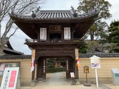 西大寺の山門