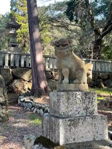 白山神社の狛犬