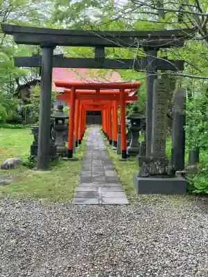 与次郎稲荷神社の{uncategorized: "未分類", other: "その他", undefined: "問題あり", building: "その他建物", grave: "お墓", sacred_gate: "鳥居", guardian: "狛犬", statue: "像", buddha: "仏像", history: "歴史", nature: "自然", garden: "庭園", animal: "動物", pagoda: "塔", temizu: "手水舎", mountain_gate: "山門・神門", sanctuary: "本殿・本堂", subordinate: "末社・摂社", art: "芸術", scenery: "景色", jizo: "地蔵", ema: "絵馬", goshuin: "御朱印", omikuji: "おみくじ", items: "授与品その他", amulet: "お守り", goshuincho: "御朱印帳", eats: "食事", festival: "お祭り", votive_dance: "神楽", shichigosan: "七五三参", wedding: "結婚式", experience: "体験その他", initially: "初詣", around: "周辺", anti_infection: "感染症対策"}