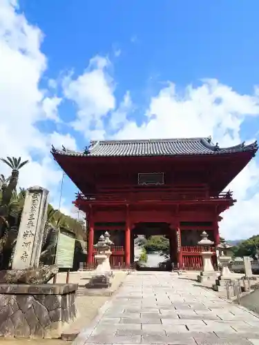 粉河寺の{uncategorized: "未分類", other: "その他", undefined: "問題あり", building: "その他建物", grave: "お墓", sacred_gate: "鳥居", guardian: "狛犬", statue: "像", buddha: "仏像", history: "歴史", nature: "自然", garden: "庭園", animal: "動物", pagoda: "塔", temizu: "手水舎", mountain_gate: "山門・神門", sanctuary: "本殿・本堂", subordinate: "末社・摂社", art: "芸術", scenery: "景色", jizo: "地蔵", ema: "絵馬", goshuin: "御朱印", omikuji: "おみくじ", items: "授与品その他", amulet: "お守り", goshuincho: "御朱印帳", eats: "食事", festival: "お祭り", votive_dance: "神楽", shichigosan: "七五三参", wedding: "結婚式", experience: "体験その他", initially: "初詣", around: "周辺", anti_infection: "感染症対策"}