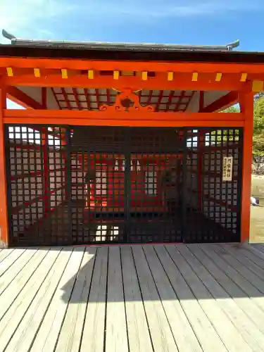 厳島神社の{uncategorized: "未分類", other: "その他", undefined: "問題あり", building: "その他建物", grave: "お墓", sacred_gate: "鳥居", guardian: "狛犬", statue: "像", buddha: "仏像", history: "歴史", nature: "自然", garden: "庭園", animal: "動物", pagoda: "塔", temizu: "手水舎", mountain_gate: "山門・神門", sanctuary: "本殿・本堂", subordinate: "末社・摂社", art: "芸術", scenery: "景色", jizo: "地蔵", ema: "絵馬", goshuin: "御朱印", omikuji: "おみくじ", items: "授与品その他", amulet: "お守り", goshuincho: "御朱印帳", eats: "食事", festival: "お祭り", votive_dance: "神楽", shichigosan: "七五三参", wedding: "結婚式", experience: "体験その他", initially: "初詣", around: "周辺", anti_infection: "感染症対策"}