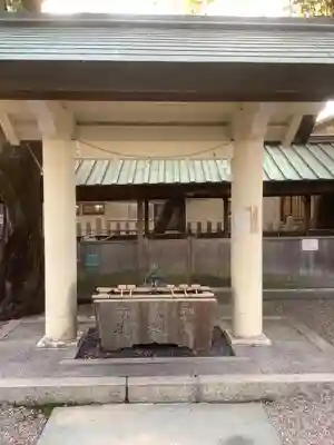 六所社（下飯田）の手水舎