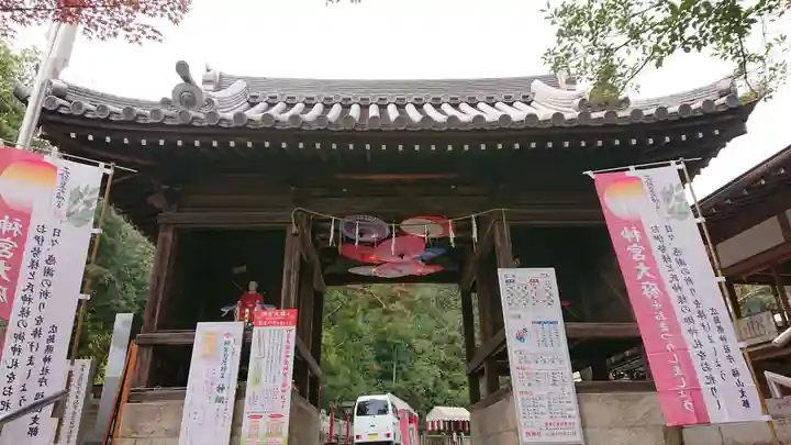艮神社の山門・神門