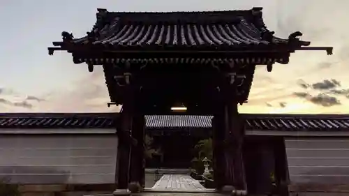 西光寺の山門・神門