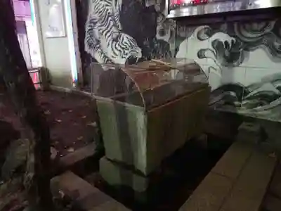 歌舞伎町弁財天の手水舎