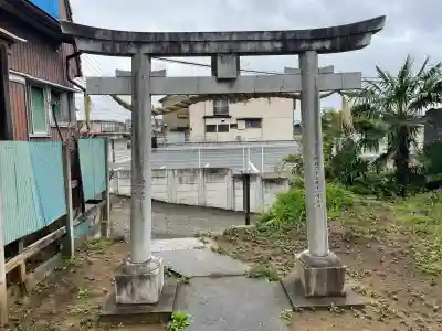 三峯神社の{uncategorized: "未分類", other: "その他", undefined: "問題あり", building: "その他建物", grave: "お墓", sacred_gate: "鳥居", guardian: "狛犬", statue: "像", buddha: "仏像", history: "歴史", nature: "自然", garden: "庭園", animal: "動物", pagoda: "塔", temizu: "手水舎", mountain_gate: "山門・神門", sanctuary: "本殿・本堂", subordinate: "末社・摂社", art: "芸術", scenery: "景色", jizo: "地蔵", ema: "絵馬", goshuin: "御朱印", omikuji: "おみくじ", items: "授与品その他", amulet: "お守り", goshuincho: "御朱印帳", eats: "食事", festival: "お祭り", votive_dance: "神楽", shichigosan: "七五三参", wedding: "結婚式", experience: "体験その他", initially: "初詣", around: "周辺", anti_infection: "感染症対策"}