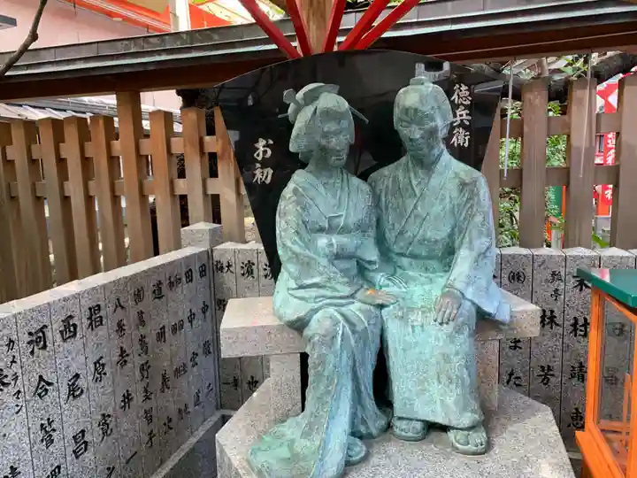 露天神社(お初天神)の像