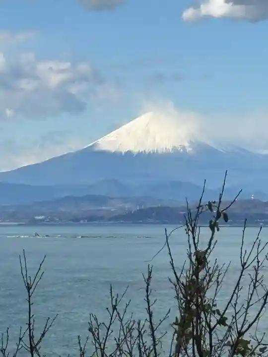 江島神社の{uncategorized: "未分類", other: "その他", undefined: "問題あり", building: "その他建物", grave: "お墓", sacred_gate: "鳥居", guardian: "狛犬", statue: "像", buddha: "仏像", history: "歴史", nature: "自然", garden: "庭園", animal: "動物", pagoda: "塔", temizu: "手水舎", mountain_gate: "山門・神門", sanctuary: "本殿・本堂", subordinate: "末社・摂社", art: "芸術", scenery: "景色", jizo: "地蔵", ema: "絵馬", goshuin: "御朱印", omikuji: "おみくじ", items: "授与品その他", amulet: "お守り", goshuincho: "御朱印帳", eats: "食事", festival: "お祭り", votive_dance: "神楽", shichigosan: "七五三参", wedding: "結婚式", experience: "体験その他", initially: "初詣", around: "周辺", anti_infection: "感染症対策"}