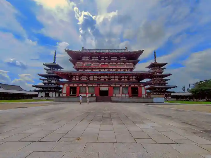 薬師寺の本殿・本堂