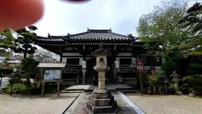 帯解寺の本殿・本堂