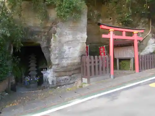 智岸寺稲荷の鳥居