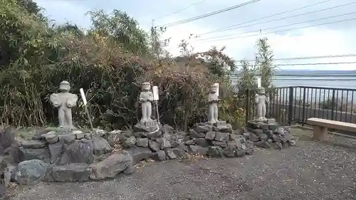 皇産霊神社の像