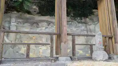 岩屋寺石仏の本殿・本堂