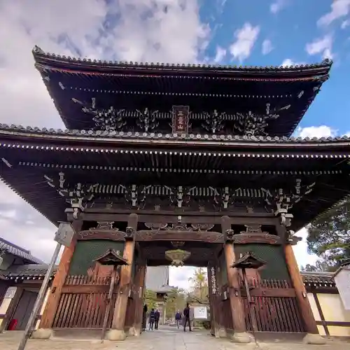 清凉寺の山門