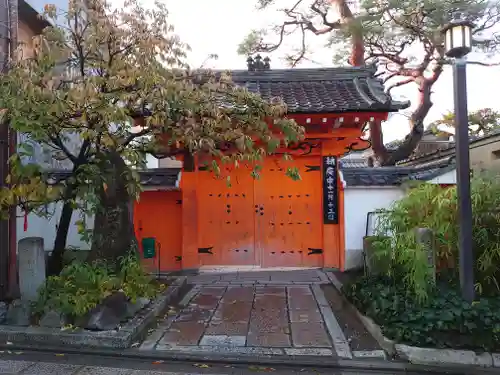 金剛寺（八坂庚申堂）の山門・神門