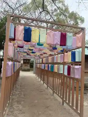 現人神社の{uncategorized: "未分類", other: "その他", undefined: "問題あり", building: "その他建物", grave: "お墓", sacred_gate: "鳥居", guardian: "狛犬", statue: "像", buddha: "仏像", history: "歴史", nature: "自然", garden: "庭園", animal: "動物", pagoda: "塔", temizu: "手水舎", mountain_gate: "山門・神門", sanctuary: "本殿・本堂", subordinate: "末社・摂社", art: "芸術", scenery: "景色", jizo: "地蔵", ema: "絵馬", goshuin: "御朱印", omikuji: "おみくじ", items: "授与品その他", amulet: "お守り", goshuincho: "御朱印帳", eats: "食事", festival: "お祭り", votive_dance: "神楽", shichigosan: "七五三参", wedding: "結婚式", experience: "体験その他", initially: "初詣", around: "周辺", anti_infection: "感染症対策"}