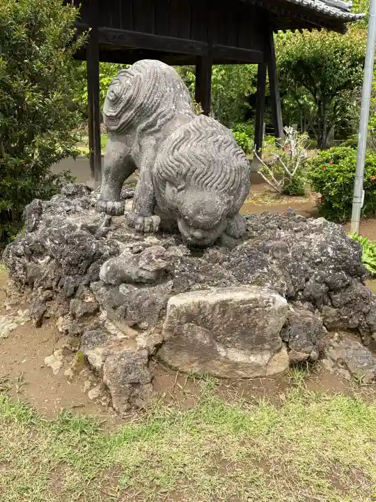 境香取神社の{uncategorized: "未分類", other: "その他", undefined: "問題あり", building: "その他建物", grave: "お墓", sacred_gate: "鳥居", guardian: "狛犬", statue: "像", buddha: "仏像", history: "歴史", nature: "自然", garden: "庭園", animal: "動物", pagoda: "塔", temizu: "手水舎", mountain_gate: "山門・神門", sanctuary: "本殿・本堂", subordinate: "末社・摂社", art: "芸術", scenery: "景色", jizo: "地蔵", ema: "絵馬", goshuin: "御朱印", omikuji: "おみくじ", items: "授与品その他", amulet: "お守り", goshuincho: "御朱印帳", eats: "食事", festival: "お祭り", votive_dance: "神楽", shichigosan: "七五三参", wedding: "結婚式", experience: "体験その他", initially: "初詣", around: "周辺", anti_infection: "感染症対策"}