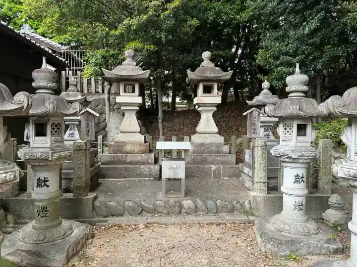 八幡社(渡内八幡社)の{uncategorized: "未分類", other: "その他", undefined: "問題あり", building: "その他建物", grave: "お墓", sacred_gate: "鳥居", guardian: "狛犬", statue: "像", buddha: "仏像", history: "歴史", nature: "自然", garden: "庭園", animal: "動物", pagoda: "塔", temizu: "手水舎", mountain_gate: "山門・神門", sanctuary: "本殿・本堂", subordinate: "末社・摂社", art: "芸術", scenery: "景色", jizo: "地蔵", ema: "絵馬", goshuin: "御朱印", omikuji: "おみくじ", items: "授与品その他", amulet: "お守り", goshuincho: "御朱印帳", eats: "食事", festival: "お祭り", votive_dance: "神楽", shichigosan: "七五三参", wedding: "結婚式", experience: "体験その他", initially: "初詣", around: "周辺", anti_infection: "感染症対策"}
