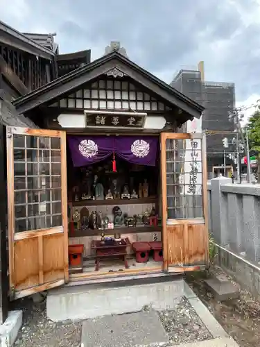 成田山札幌別院新栄寺の末社