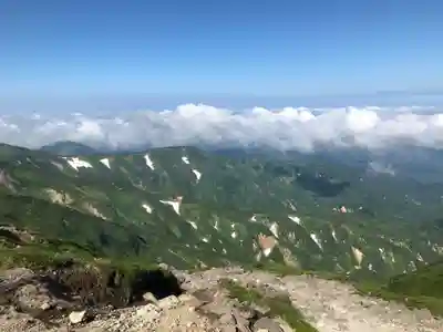月山神社本宮の周辺
