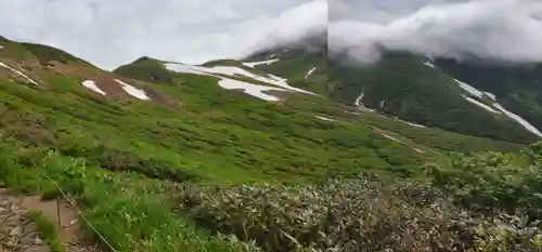 月山神社本宮の周辺