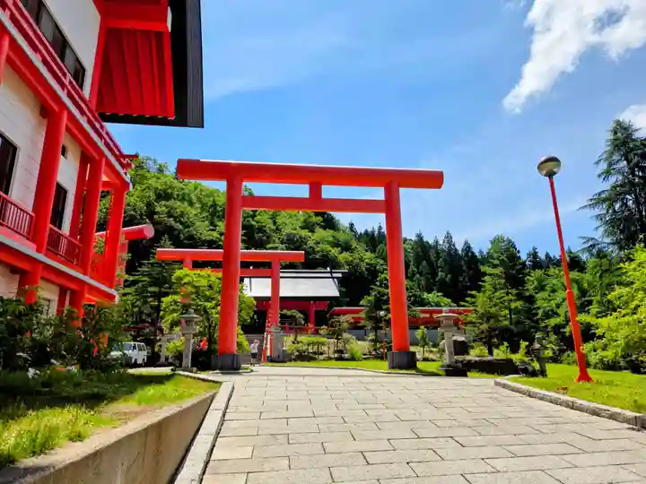 宝徳山稲荷大社(新潟県)