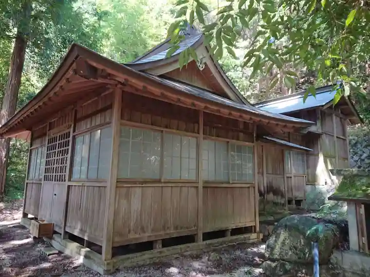白鳥神社の本殿・本堂