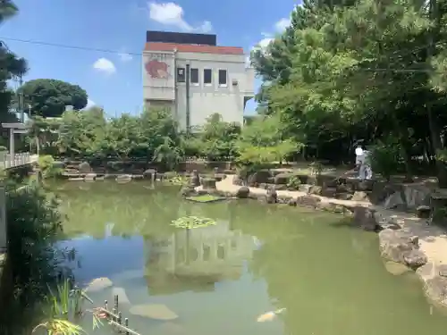 市原稲荷神社の庭園