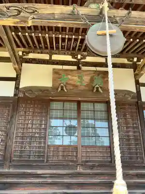鶏足寺の{uncategorized: "未分類", other: "その他", undefined: "問題あり", building: "その他建物", grave: "お墓", sacred_gate: "鳥居", guardian: "狛犬", statue: "像", buddha: "仏像", history: "歴史", nature: "自然", garden: "庭園", animal: "動物", pagoda: "塔", temizu: "手水舎", mountain_gate: "山門・神門", sanctuary: "本殿・本堂", subordinate: "末社・摂社", art: "芸術", scenery: "景色", jizo: "地蔵", ema: "絵馬", goshuin: "御朱印", omikuji: "おみくじ", items: "授与品その他", amulet: "お守り", goshuincho: "御朱印帳", eats: "食事", festival: "お祭り", votive_dance: "神楽", shichigosan: "七五三参", wedding: "結婚式", experience: "体験その他", initially: "初詣", around: "周辺", anti_infection: "感染症対策"}
