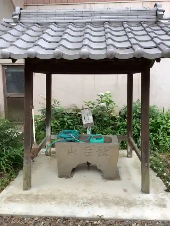 秋葉三尺坊大士 大士堂(秋葉教会)の手水舎