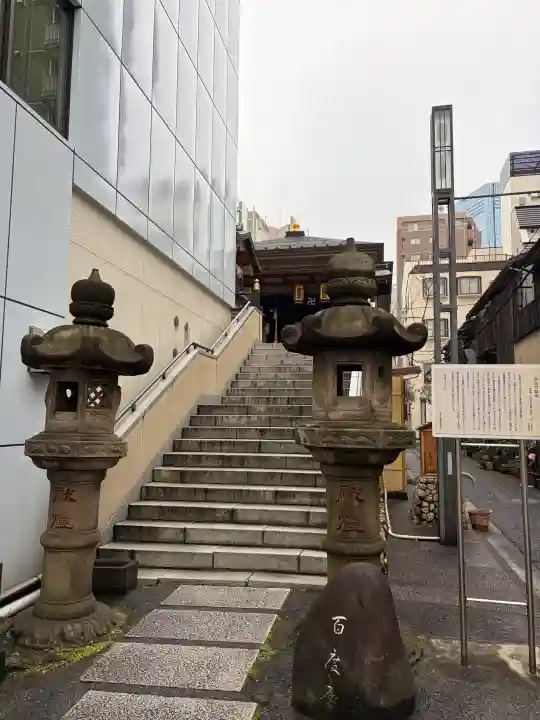 大観音寺の{uncategorized: "未分類", other: "その他", undefined: "問題あり", building: "その他建物", grave: "お墓", sacred_gate: "鳥居", guardian: "狛犬", statue: "像", buddha: "仏像", history: "歴史", nature: "自然", garden: "庭園", animal: "動物", pagoda: "塔", temizu: "手水舎", mountain_gate: "山門・神門", sanctuary: "本殿・本堂", subordinate: "末社・摂社", art: "芸術", scenery: "景色", jizo: "地蔵", ema: "絵馬", goshuin: "御朱印", omikuji: "おみくじ", items: "授与品その他", amulet: "お守り", goshuincho: "御朱印帳", eats: "食事", festival: "お祭り", votive_dance: "神楽", shichigosan: "七五三参", wedding: "結婚式", experience: "体験その他", initially: "初詣", around: "周辺", anti_infection: "感染症対策"}