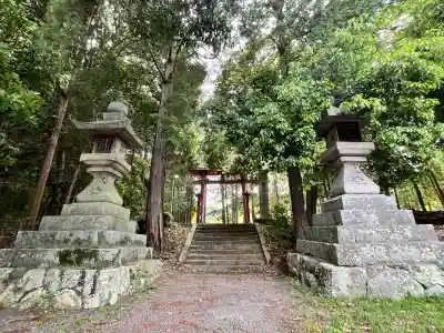 當麻山口神社の{uncategorized: "未分類", other: "その他", undefined: "問題あり", building: "その他建物", grave: "お墓", sacred_gate: "鳥居", guardian: "狛犬", statue: "像", buddha: "仏像", history: "歴史", nature: "自然", garden: "庭園", animal: "動物", pagoda: "塔", temizu: "手水舎", mountain_gate: "山門・神門", sanctuary: "本殿・本堂", subordinate: "末社・摂社", art: "芸術", scenery: "景色", jizo: "地蔵", ema: "絵馬", goshuin: "御朱印", omikuji: "おみくじ", items: "授与品その他", amulet: "お守り", goshuincho: "御朱印帳", eats: "食事", festival: "お祭り", votive_dance: "神楽", shichigosan: "七五三参", wedding: "結婚式", experience: "体験その他", initially: "初詣", around: "周辺", anti_infection: "感染症対策"}