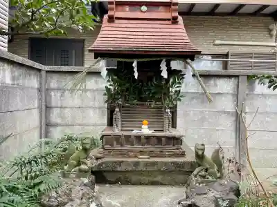 戸田稲荷神社の{uncategorized: "未分類", other: "その他", undefined: "問題あり", building: "その他建物", grave: "お墓", sacred_gate: "鳥居", guardian: "狛犬", statue: "像", buddha: "仏像", history: "歴史", nature: "自然", garden: "庭園", animal: "動物", pagoda: "塔", temizu: "手水舎", mountain_gate: "山門・神門", sanctuary: "本殿・本堂", subordinate: "末社・摂社", art: "芸術", scenery: "景色", jizo: "地蔵", ema: "絵馬", goshuin: "御朱印", omikuji: "おみくじ", items: "授与品その他", amulet: "お守り", goshuincho: "御朱印帳", eats: "食事", festival: "お祭り", votive_dance: "神楽", shichigosan: "七五三参", wedding: "結婚式", experience: "体験その他", initially: "初詣", around: "周辺", anti_infection: "感染症対策"}
