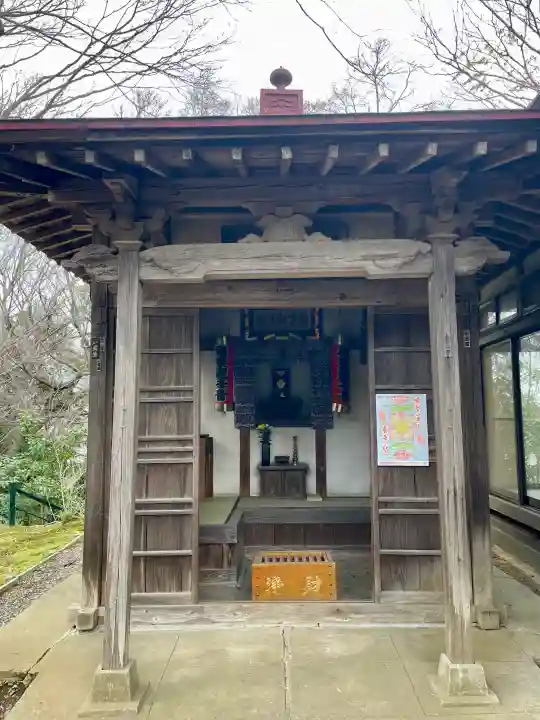 薬王寺の{uncategorized: "未分類", other: "その他", undefined: "問題あり", building: "その他建物", grave: "お墓", sacred_gate: "鳥居", guardian: "狛犬", statue: "像", buddha: "仏像", history: "歴史", nature: "自然", garden: "庭園", animal: "動物", pagoda: "塔", temizu: "手水舎", mountain_gate: "山門・神門", sanctuary: "本殿・本堂", subordinate: "末社・摂社", art: "芸術", scenery: "景色", jizo: "地蔵", ema: "絵馬", goshuin: "御朱印", omikuji: "おみくじ", items: "授与品その他", amulet: "お守り", goshuincho: "御朱印帳", eats: "食事", festival: "お祭り", votive_dance: "神楽", shichigosan: "七五三参", wedding: "結婚式", experience: "体験その他", initially: "初詣", around: "周辺", anti_infection: "感染症対策"}