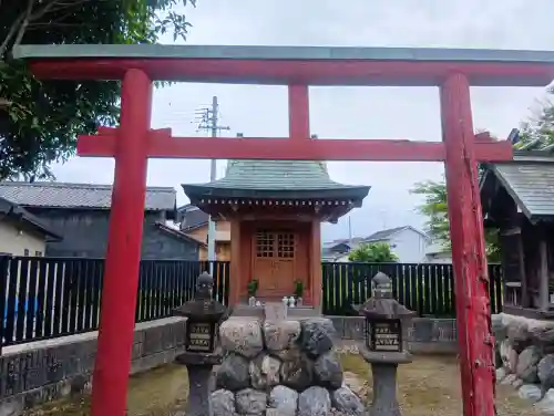 五霊神社の{uncategorized: "未分類", other: "その他", undefined: "問題あり", building: "その他建物", grave: "お墓", sacred_gate: "鳥居", guardian: "狛犬", statue: "像", buddha: "仏像", history: "歴史", nature: "自然", garden: "庭園", animal: "動物", pagoda: "塔", temizu: "手水舎", mountain_gate: "山門・神門", sanctuary: "本殿・本堂", subordinate: "末社・摂社", art: "芸術", scenery: "景色", jizo: "地蔵", ema: "絵馬", goshuin: "御朱印", omikuji: "おみくじ", items: "授与品その他", amulet: "お守り", goshuincho: "御朱印帳", eats: "食事", festival: "お祭り", votive_dance: "神楽", shichigosan: "七五三参", wedding: "結婚式", experience: "体験その他", initially: "初詣", around: "周辺", anti_infection: "感染症対策"}