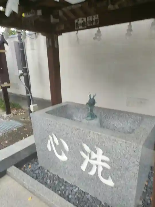 半田稲荷神社の手水舎