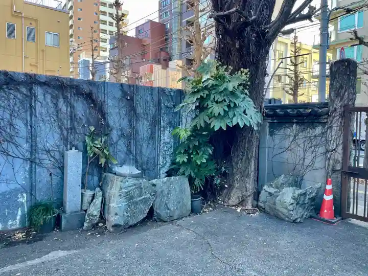 長元寺の{uncategorized: "未分類", other: "その他", undefined: "問題あり", building: "その他建物", grave: "お墓", sacred_gate: "鳥居", guardian: "狛犬", statue: "像", buddha: "仏像", history: "歴史", nature: "自然", garden: "庭園", animal: "動物", pagoda: "塔", temizu: "手水舎", mountain_gate: "山門・神門", sanctuary: "本殿・本堂", subordinate: "末社・摂社", art: "芸術", scenery: "景色", jizo: "地蔵", ema: "絵馬", goshuin: "御朱印", omikuji: "おみくじ", items: "授与品その他", amulet: "お守り", goshuincho: "御朱印帳", eats: "食事", festival: "お祭り", votive_dance: "神楽", shichigosan: "七五三参", wedding: "結婚式", experience: "体験その他", initially: "初詣", around: "周辺", anti_infection: "感染症対策"}