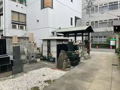 了善寺の{uncategorized: "未分類", other: "その他", undefined: "問題あり", building: "その他建物", grave: "お墓", sacred_gate: "鳥居", guardian: "狛犬", statue: "像", buddha: "仏像", history: "歴史", nature: "自然", garden: "庭園", animal: "動物", pagoda: "塔", temizu: "手水舎", mountain_gate: "山門・神門", sanctuary: "本殿・本堂", subordinate: "末社・摂社", art: "芸術", scenery: "景色", jizo: "地蔵", ema: "絵馬", goshuin: "御朱印", omikuji: "おみくじ", items: "授与品その他", amulet: "お守り", goshuincho: "御朱印帳", eats: "食事", festival: "お祭り", votive_dance: "神楽", shichigosan: "七五三参", wedding: "結婚式", experience: "体験その他", initially: "初詣", around: "周辺", anti_infection: "感染症対策"}