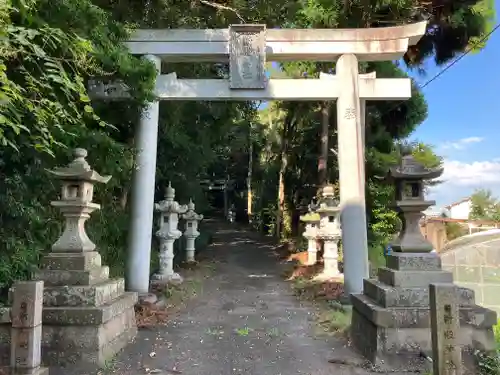 新殿神社の鳥居