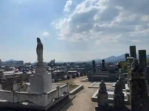 満願寺の{uncategorized: "未分類", other: "その他", undefined: "問題あり", building: "その他建物", grave: "お墓", sacred_gate: "鳥居", guardian: "狛犬", statue: "像", buddha: "仏像", history: "歴史", nature: "自然", garden: "庭園", animal: "動物", pagoda: "塔", temizu: "手水舎", mountain_gate: "山門・神門", sanctuary: "本殿・本堂", subordinate: "末社・摂社", art: "芸術", scenery: "景色", jizo: "地蔵", ema: "絵馬", goshuin: "御朱印", omikuji: "おみくじ", items: "授与品その他", amulet: "お守り", goshuincho: "御朱印帳", eats: "食事", festival: "お祭り", votive_dance: "神楽", shichigosan: "七五三参", wedding: "結婚式", experience: "体験その他", initially: "初詣", around: "周辺", anti_infection: "感染症対策"}