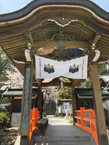 八坂寺の山門